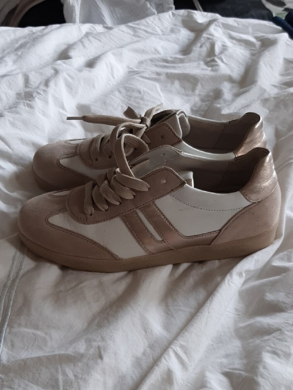 Gabor Women's White and Beige Suede-Trim Sneakers 7.5 New - Picture 2 of 4